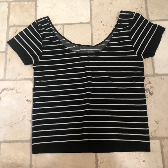 Black and white crop top off the shoulder - Picture 1 of 3
